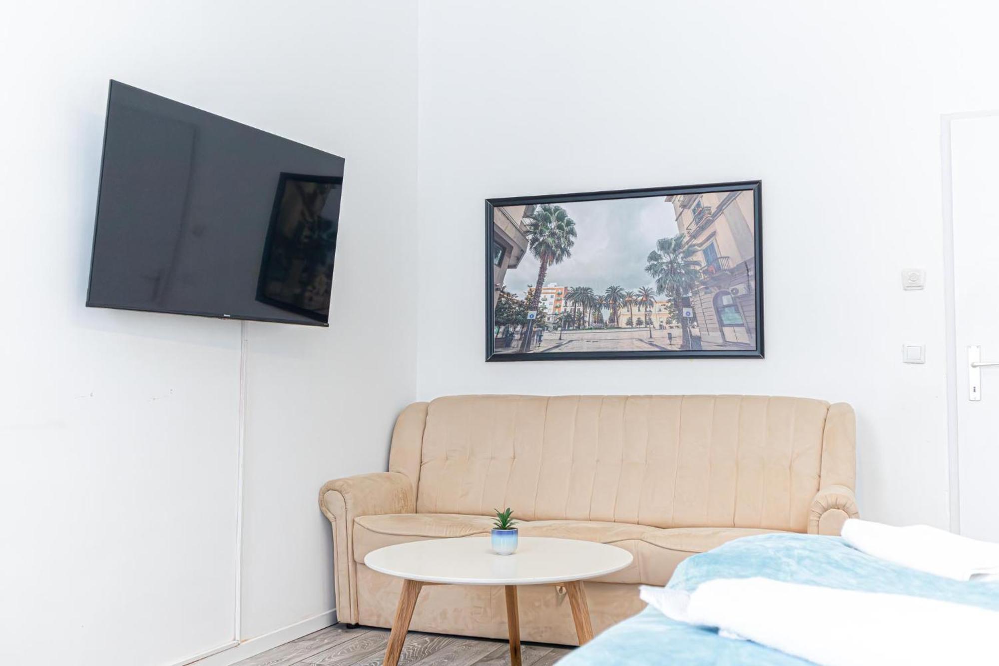 Comfy 3br For Long In Location Wenen