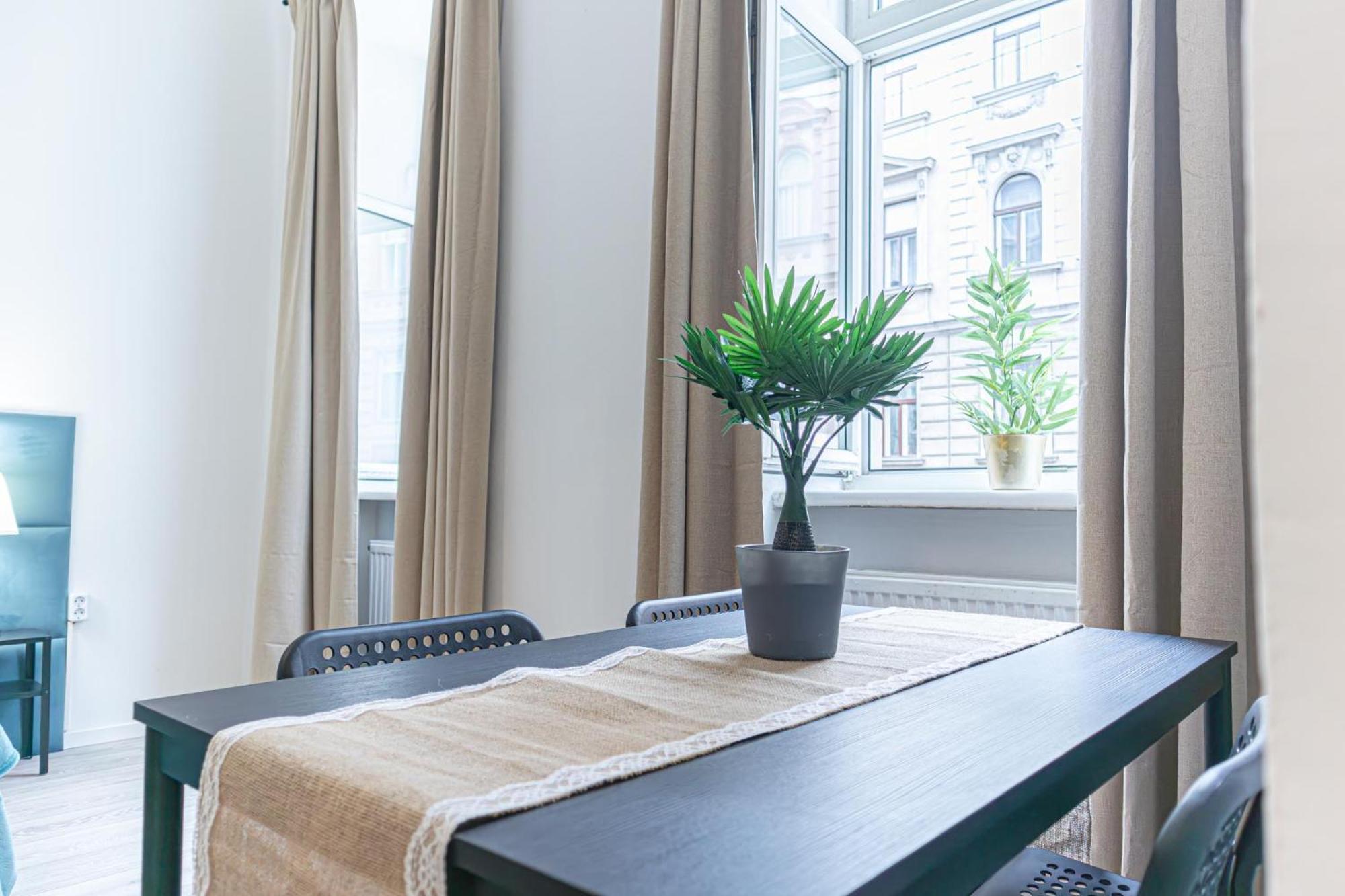 Comfy 3br For Long In Location Wenen